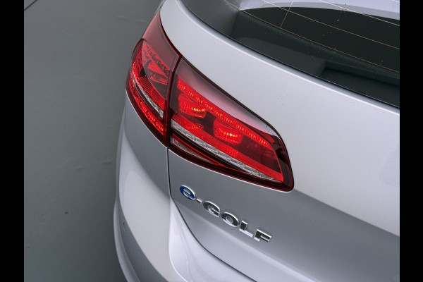 Volkswagen e-Golf Automaat Navi Ecc Climatronic Stoelverwarming Cruise Control Pdc Lmv Led Privacy Glas Regen-Lichtsensor Bluetooth Isofix SOH 85%