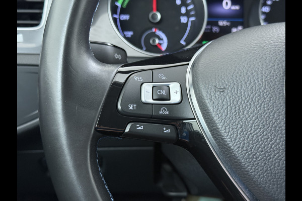 Volkswagen e-Golf Automaat Navi Ecc Climatronic Stoelverwarming Cruise Control Pdc Lmv Led Privacy Glas Regen-Lichtsensor Bluetooth Isofix SOH 85%