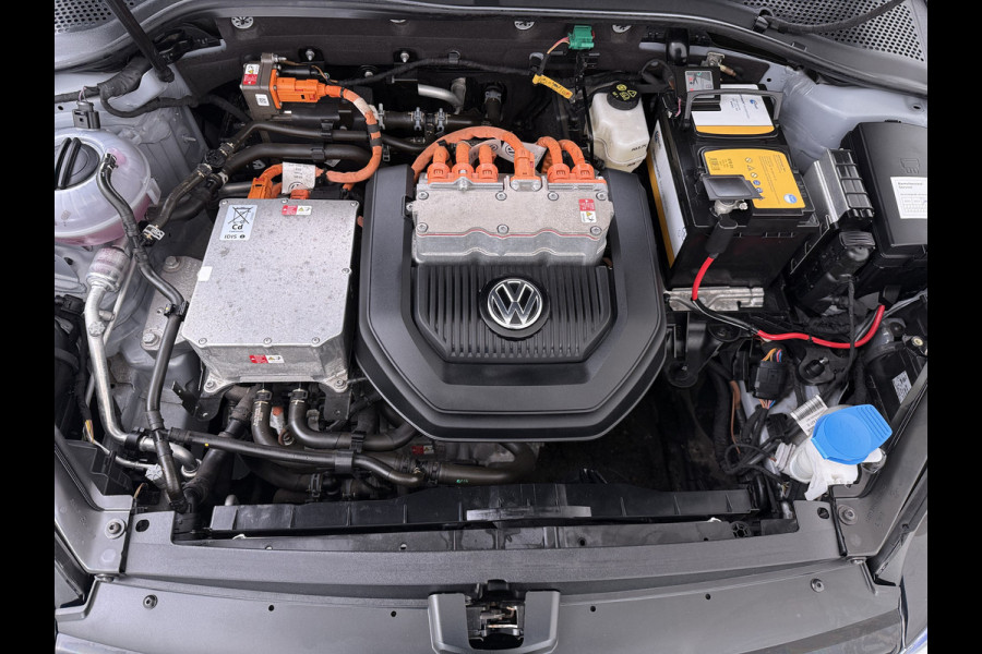 Volkswagen e-Golf Automaat Navi Ecc Climatronic Stoelverwarming Cruise Control Pdc Lmv Led Privacy Glas Regen-Lichtsensor Bluetooth Isofix SOH 85%