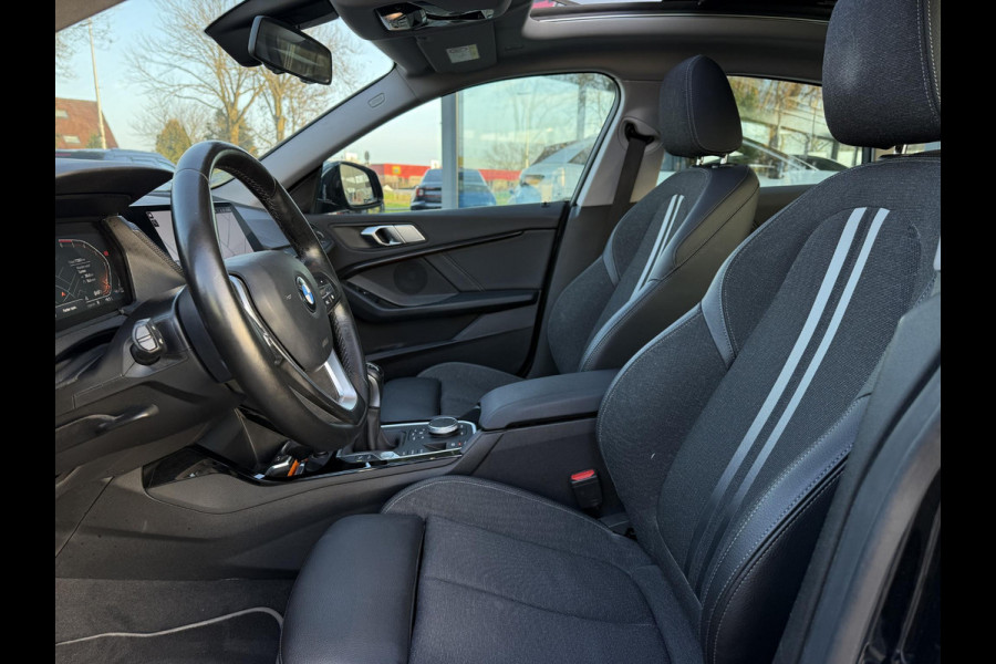 BMW 2 Serie Gran Coupé 218d Business Ed. | Panorama | Carplay | Live Cockpit | Navi