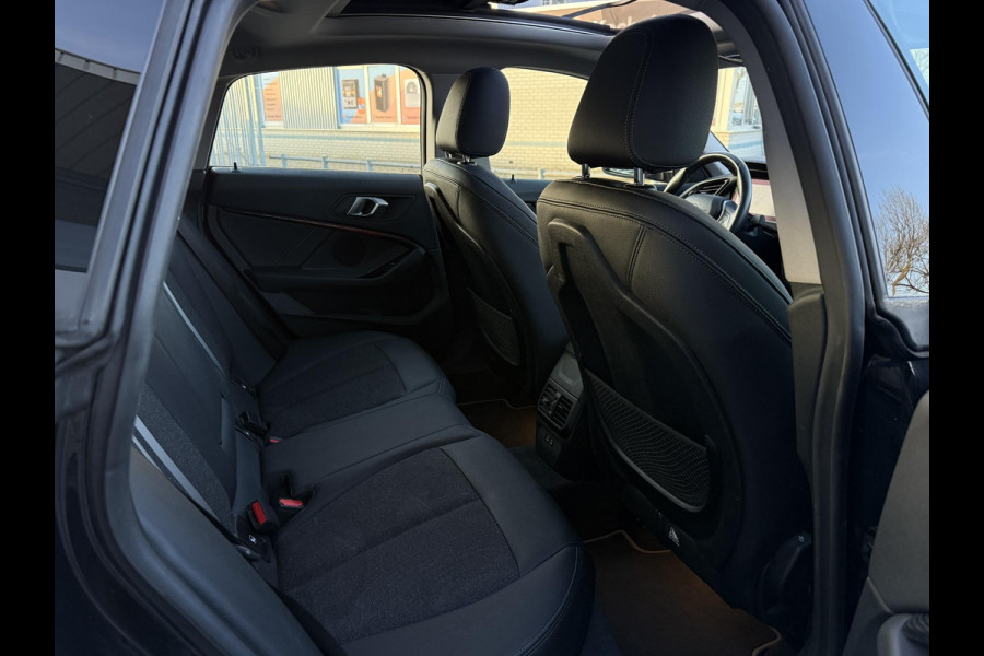 BMW 2 Serie Gran Coupé 218d Business Ed. | Panorama | Carplay | Live Cockpit | Navi