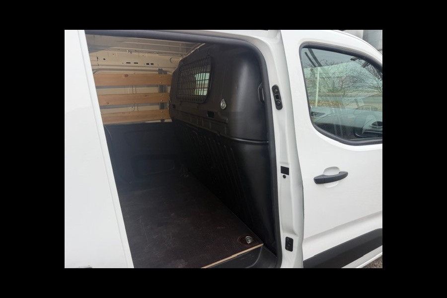 Peugeot Partner 1.5 BlueHDI Premium AIRCO I APPLE CAR PLAY I IMPERIAAL I LAGE KM'S I COMPLETE ONDERHOUDSHISTORIE I 1e EIGENAAR