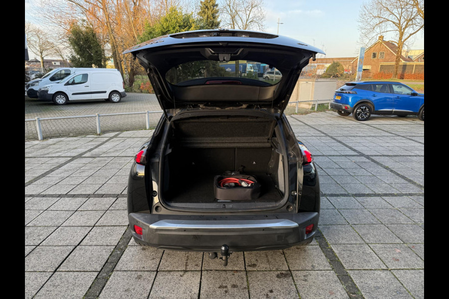 Peugeot e-2008 EV GT 50 kWh | Panorama | Trekhaak | Navi | Camera |