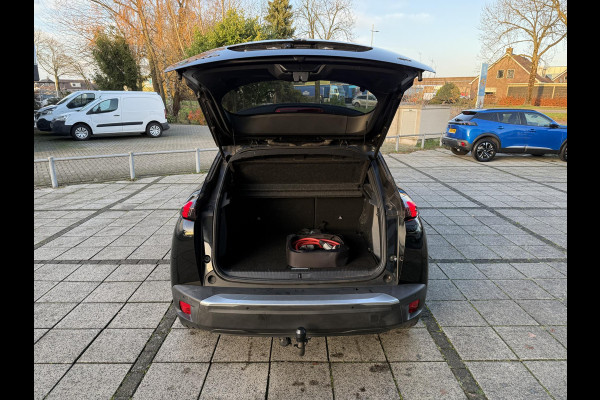 Peugeot e-2008 EV GT 50 kWh | Panorama | Trekhaak | Navi | Camera |