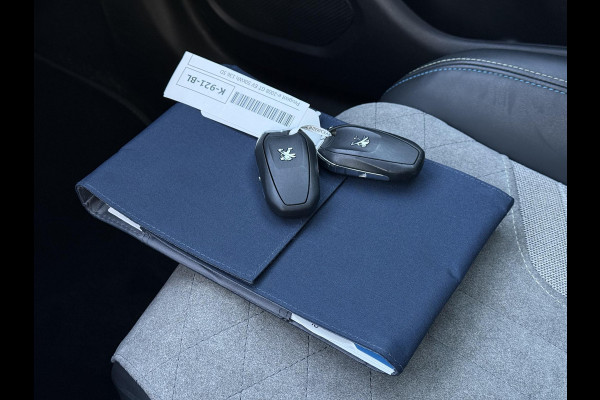 Peugeot e-2008 EV GT 50 kWh | Panorama | Trekhaak | Navi | Camera |