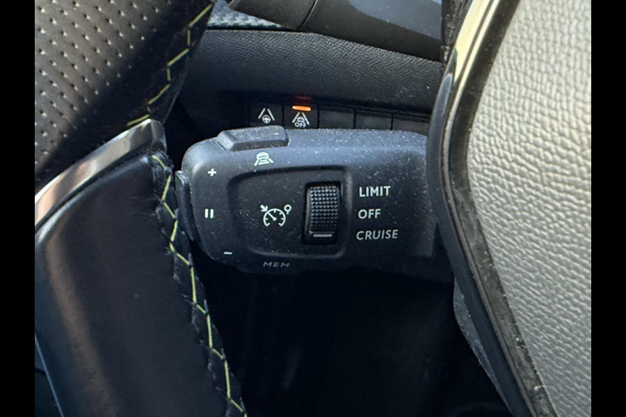 Peugeot e-2008 EV GT 50 kWh | Panorama | Trekhaak | Navi | Camera |