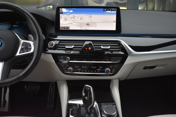 BMW 5 Serie 530e M-Sport Pro | LASERLIGHT | HARMAN KARDON | 360 CAMERA | TREKHAAK | DEALER ONDERHOUDEN | NAP |