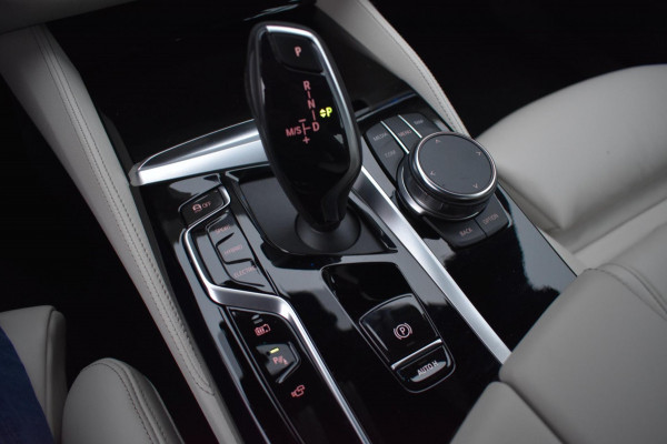 BMW 5 Serie 530e M-Sport Pro | LASERLIGHT | HARMAN KARDON | 360 CAMERA | TREKHAAK | DEALER ONDERHOUDEN | NAP |