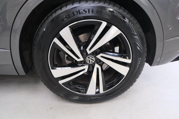 Volkswagen Touareg R-Line 3.0L V6 286pk > GRIJSKENTEKEN < Airco, Cruise, Navi, PDC, Luchtvering, Camera, Schuifdak, Trekhaak.