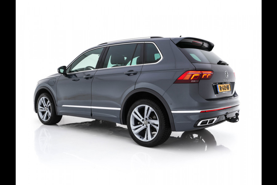 Volkswagen Tiguan 1.4 TSI R-Line Business+ (Plug-in) (INCL-BTW) Aut. *PANO | FULL-LED | ADAPTIVE-CRUISE | DIGI-COCKPIT | HEATED-COMFORTSEATS | NAV-FULLMAP | DAB+ | TOWBAR | PRIVACY-GLASS | ECC | PDC | 19''ALU