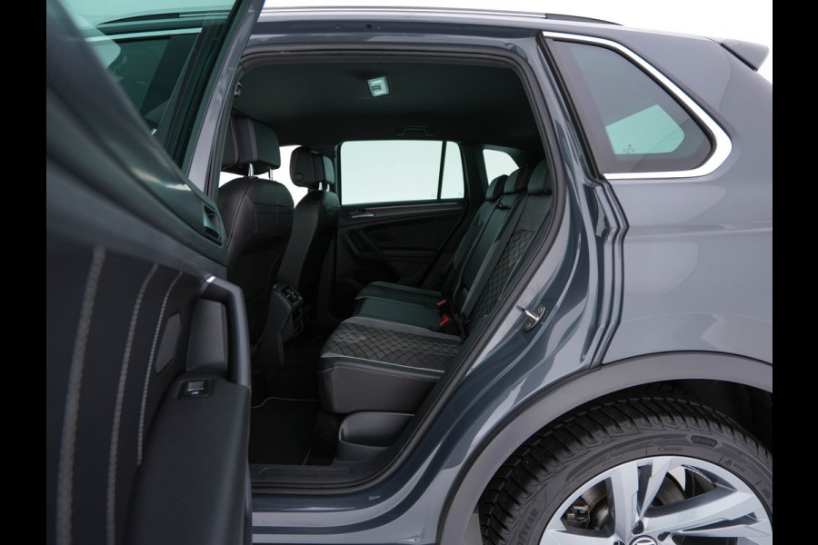 Volkswagen Tiguan 1.4 TSI R-Line Business+ (Plug-in) (INCL-BTW) Aut. *PANO | FULL-LED | ADAPTIVE-CRUISE | DIGI-COCKPIT | HEATED-COMFORTSEATS | NAV-FULLMAP | DAB+ | TOWBAR | PRIVACY-GLASS | ECC | PDC | 19''ALU