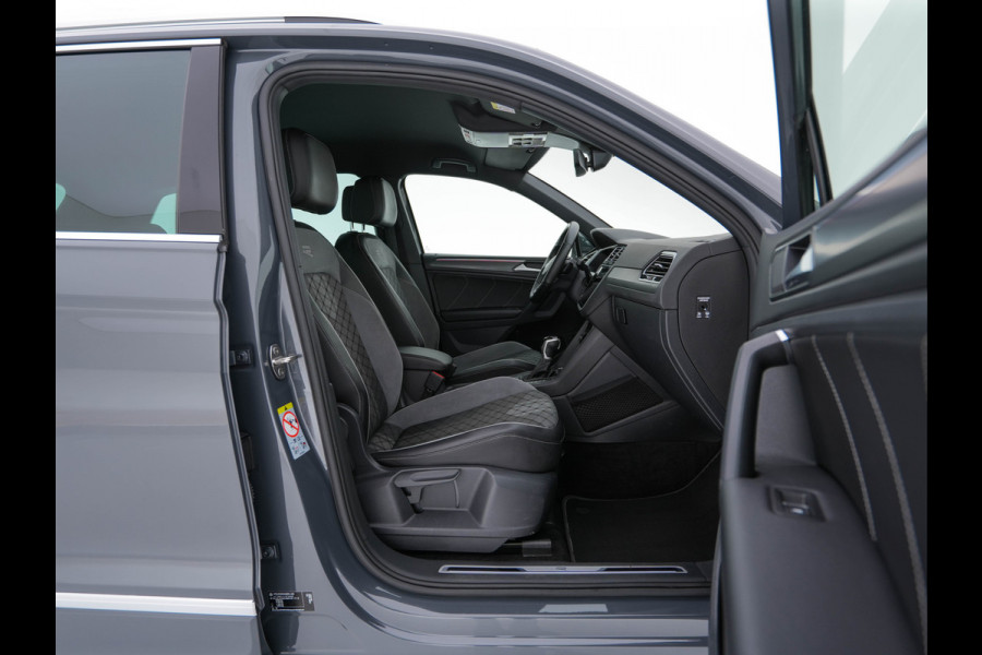 Volkswagen Tiguan 1.4 TSI R-Line Business+ (Plug-in) (INCL-BTW) Aut. *PANO | FULL-LED | ADAPTIVE-CRUISE | DIGI-COCKPIT | HEATED-COMFORTSEATS | NAV-FULLMAP | DAB+ | TOWBAR | PRIVACY-GLASS | ECC | PDC | 19''ALU