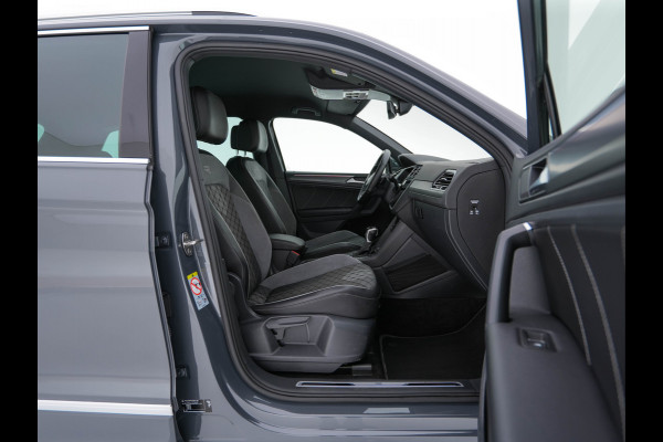 Volkswagen Tiguan 1.4 TSI R-Line Business+ (Plug-in) (INCL-BTW) Aut. *PANO | FULL-LED | ADAPTIVE-CRUISE | DIGI-COCKPIT | HEATED-COMFORTSEATS | NAV-FULLMAP | DAB+ | TOWBAR | PRIVACY-GLASS | ECC | PDC | 19''ALU