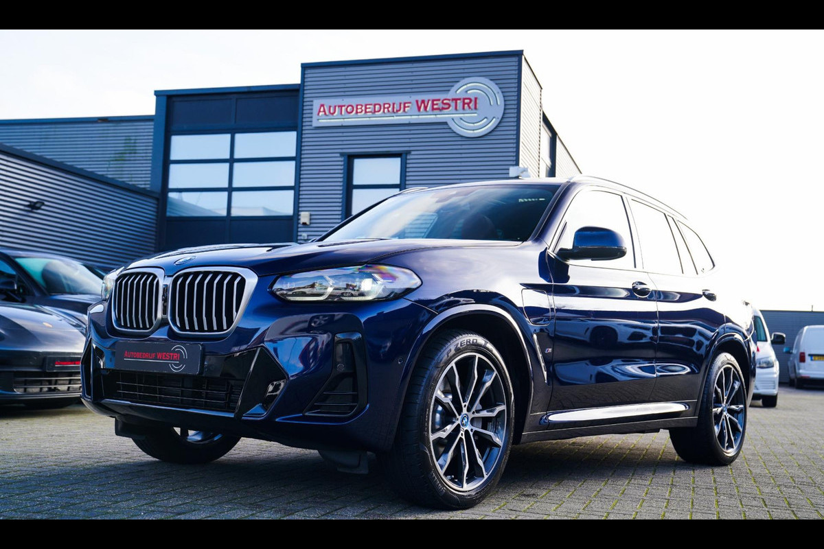BMW X3 XDrive30e High executive | M-pakket | Panorama | Camera | Harman/Kardon | Stuuwiel verwarmd | Luxe Nappa Leder | 20 inch |