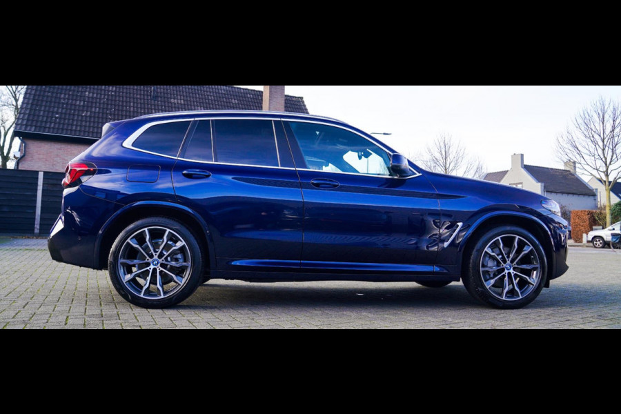 BMW X3 XDrive30e High executive | M-pakket | Panorama | Camera | Harman/Kardon | Stuuwiel verwarmd | Luxe Nappa Leder | 20 inch |