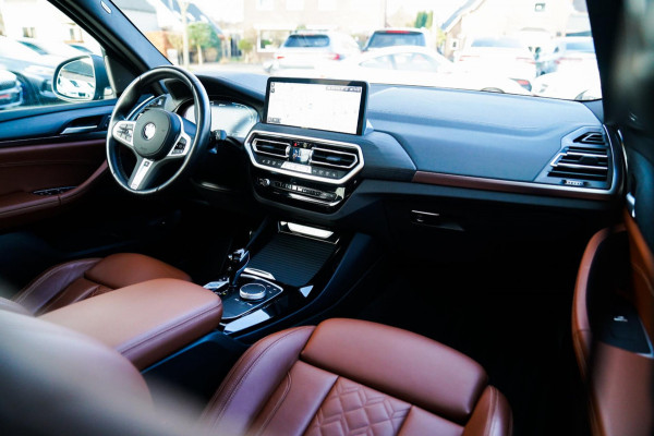 BMW X3 XDrive30e High executive | M-pakket | Panorama | Camera | Harman/Kardon | Stuuwiel verwarmd | Luxe Nappa Leder | 20 inch |