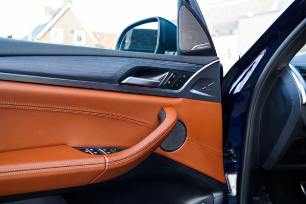 BMW X3 XDrive30e High executive | M-pakket | Panorama | Camera | Harman/Kardon | Stuuwiel verwarmd | Luxe Nappa Leder | 20 inch |