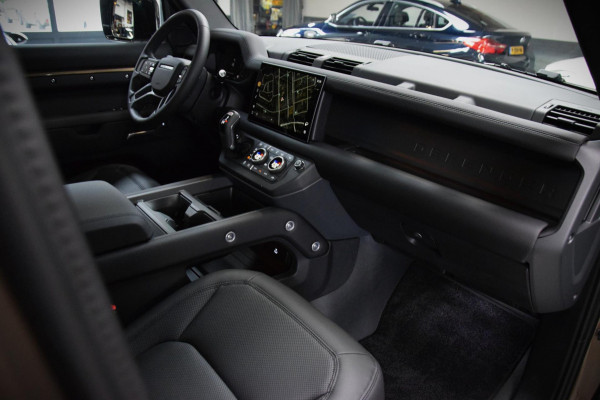 Land Rover Defender 110 2.0 P300e 110 X-Dynamic Navi|Leder|GARANTIE|22 Inch|Org.NL|Koelbox|1e Eig.|Panoramadak