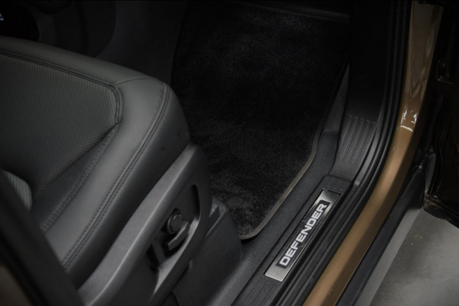 Land Rover Defender 110 2.0 P300e 110 X-Dynamic Navi|Leder|GARANTIE|22 Inch|Org.NL|Koelbox|1e Eig.|Panoramadak