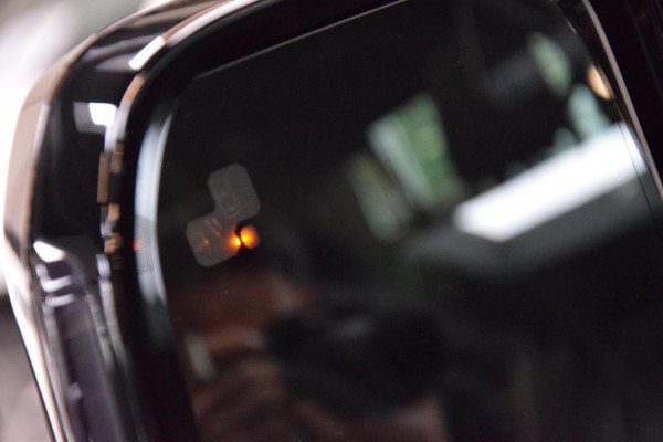 Land Rover Defender 110 2.0 P300e 110 X-Dynamic Navi|Leder|GARANTIE|22 Inch|Org.NL|Koelbox|1e Eig.|Panoramadak