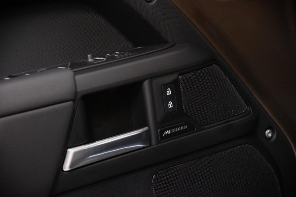 Land Rover Defender 110 2.0 P300e 110 X-Dynamic Navi|Leder|GARANTIE|22 Inch|Org.NL|Koelbox|1e Eig.|Panoramadak