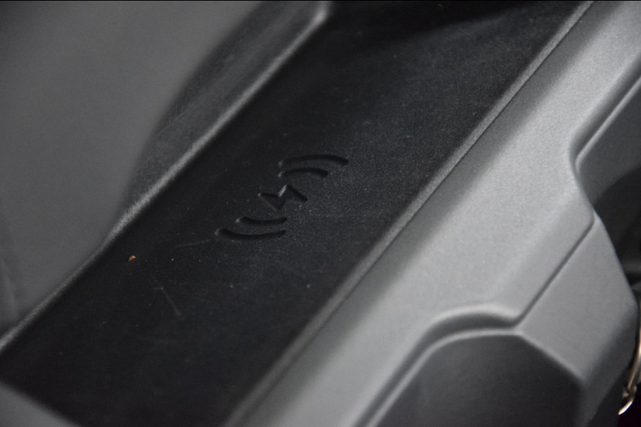 Land Rover Defender 110 2.0 P300e 110 X-Dynamic Navi|Leder|GARANTIE|22 Inch|Org.NL|Koelbox|1e Eig.|Panoramadak