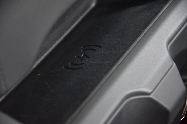 Land Rover Defender 110 2.0 P300e 110 X-Dynamic Navi|Leder|GARANTIE|22 Inch|Org.NL|Koelbox|1e Eig.|Panoramadak