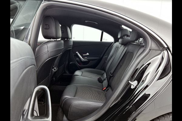 Mercedes-Benz CLA-Klasse 200 Business Solution Progressive(Dealer OnderH, SfeerV, Camera, Trekhaak, StoelV, Carplay, PDC, Etc)