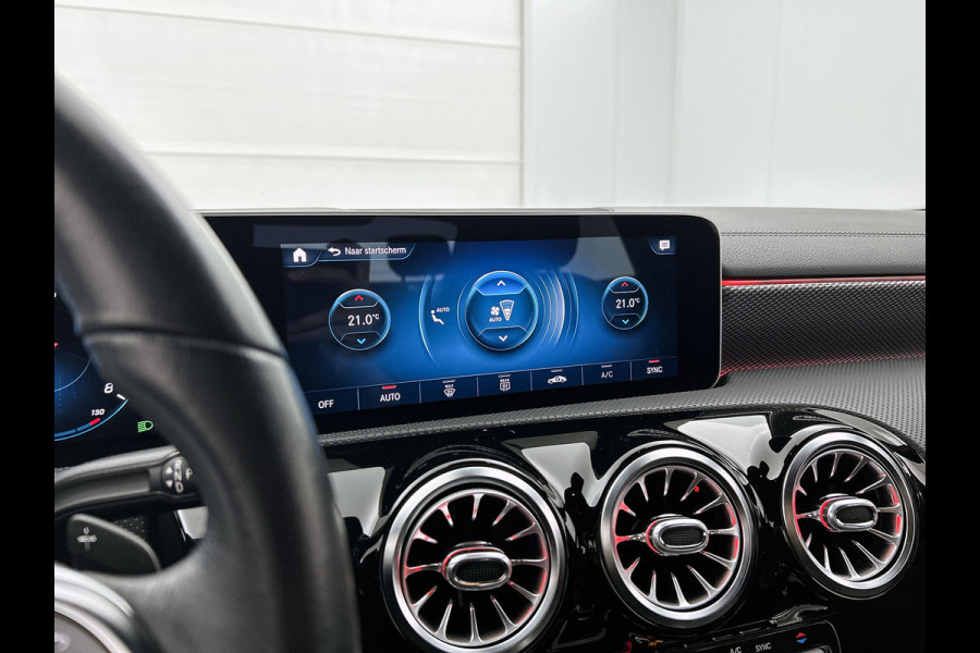 Mercedes-Benz CLA-Klasse 200 Business Solution Progressive(Dealer OnderH, SfeerV, Camera, Trekhaak, StoelV, Carplay, PDC, Etc)