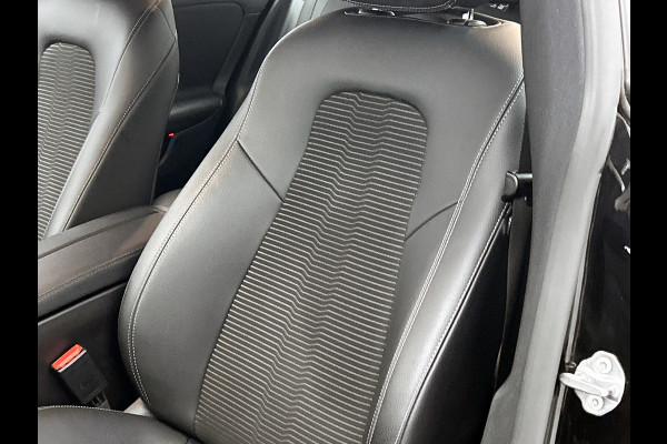 Mercedes-Benz CLA-Klasse 200 Business Solution Progressive(Dealer OnderH, SfeerV, Camera, Trekhaak, StoelV, Carplay, PDC, Etc)