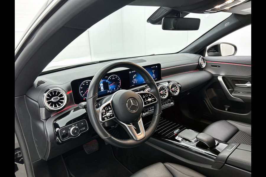 Mercedes-Benz CLA-Klasse 200 Business Solution Progressive(Dealer OnderH, SfeerV, Camera, Trekhaak, StoelV, Carplay, PDC, Etc)