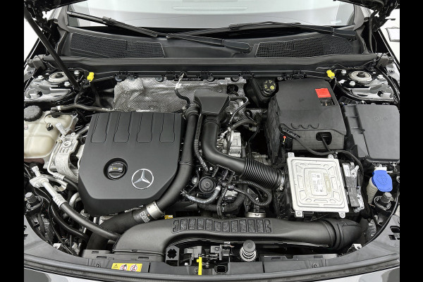 Mercedes-Benz CLA-Klasse 200 Business Solution Progressive(Dealer OnderH, SfeerV, Camera, Trekhaak, StoelV, Carplay, PDC, Etc)