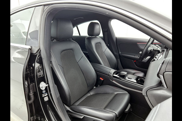 Mercedes-Benz CLA-Klasse 200 Business Solution Progressive(Dealer OnderH, SfeerV, Camera, Trekhaak, StoelV, Carplay, PDC, Etc)