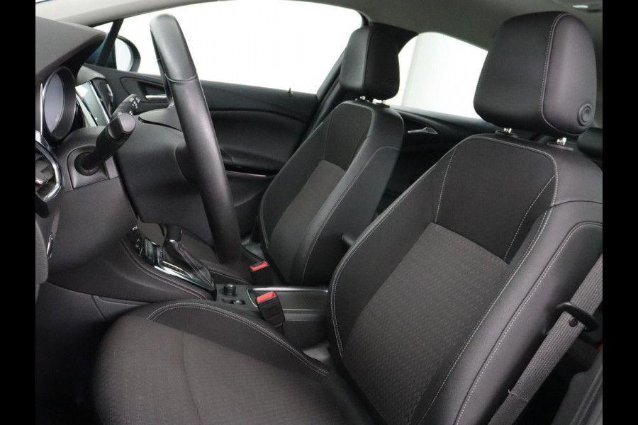 Opel Astra 1.4 Turbo Innovation | 150pk | Automaat | Camera | Carplay | Navigatie | Climate control | Parkeerhulp | Cruise control | Bluetooth