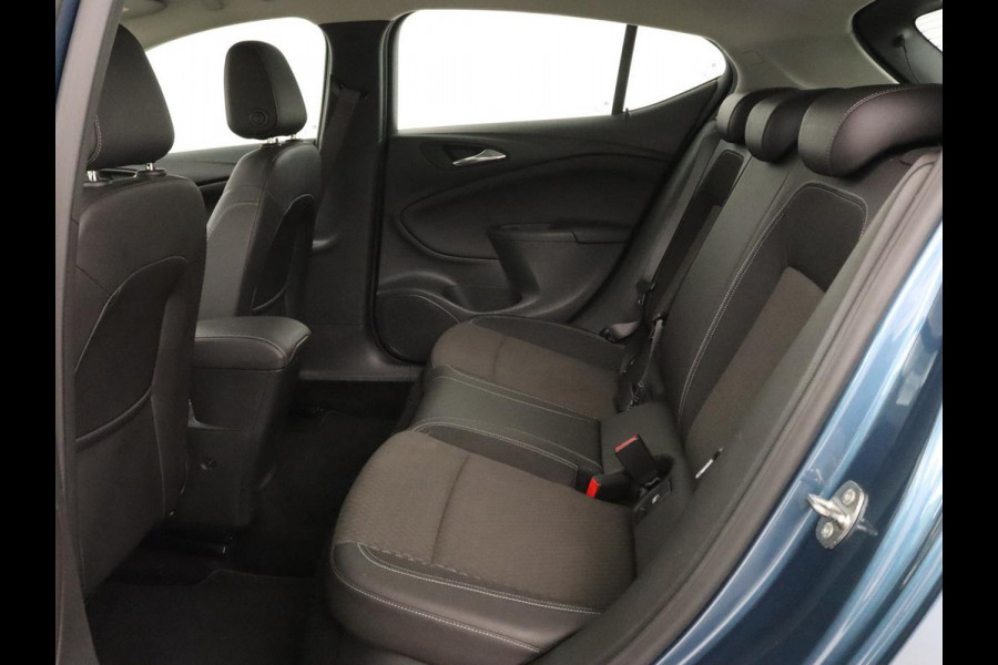 Opel Astra 1.4 Turbo Innovation | 150pk | Automaat | Camera | Carplay | Navigatie | Climate control | Parkeerhulp | Cruise control | Bluetooth