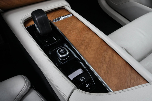 Volvo XC90 2.0 T8 Recharge AWD - PANO - LUCHTVERING - ELEKTR. STOELEN - HARMAN KARDON - HEAD UP