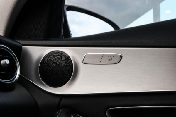 Mercedes-Benz C-Klasse Estate 180 - CARPLAY - NAVI - CAMERA - DEALER ONDERHOUDEN - STOELVERWARMING - SFEERVERLICHTING - DAB+ C180