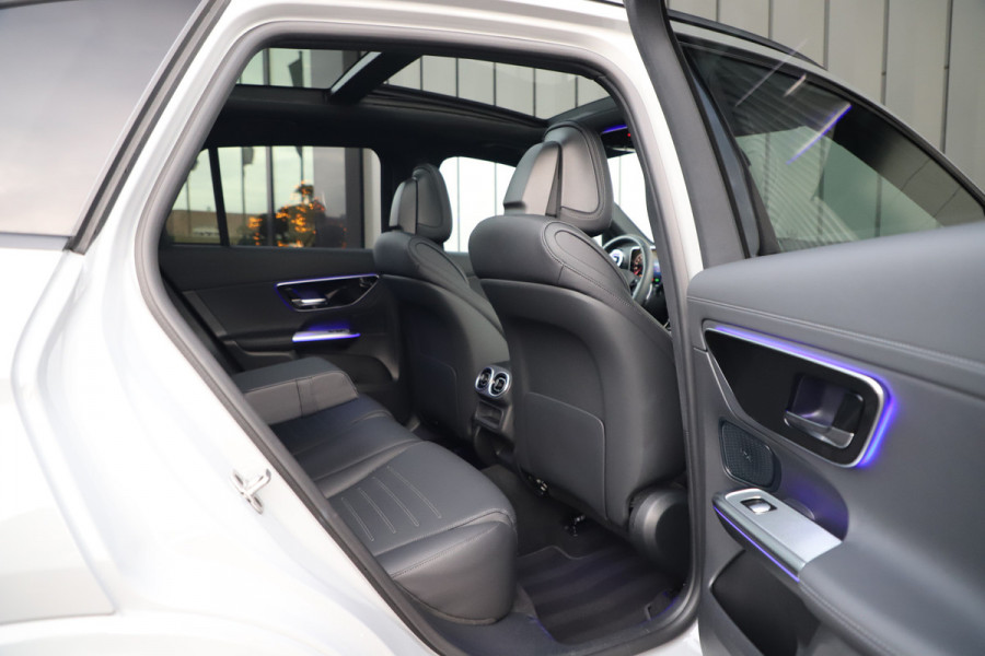 Mercedes-Benz GLC 300e AMG 4-Matic | 313PK | Pano | Keyless-go | Sfeerverlichting | Stuurwielverw. | Digital-light | Trekhaak | Distronic | 2024.