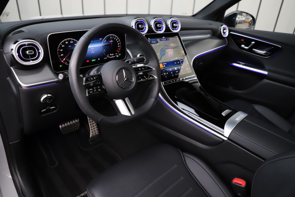 Mercedes-Benz GLC 300e AMG 4-Matic | 313PK | Pano | Keyless-go | Sfeerverlichting | Stuurwielverw. | Digital-light | Trekhaak | Distronic | 2024.