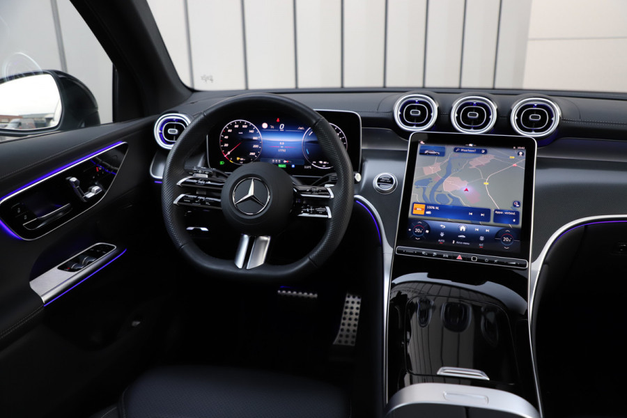 Mercedes-Benz GLC 300e AMG 4-Matic | 313PK | Pano | Keyless-go | Sfeerverlichting | Stuurwielverw. | Digital-light | Trekhaak | Distronic | 2024.