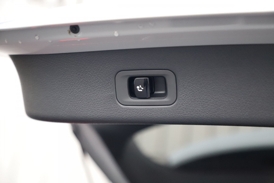 Mercedes-Benz GLC 300e AMG 4-Matic | 313PK | Pano | Keyless-go | Sfeerverlichting | Stuurwielverw. | Digital-light | Trekhaak | Distronic | 2024.