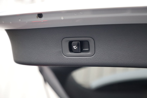 Mercedes-Benz GLC 300e AMG 4-Matic | 313PK | Pano | Keyless-go | Sfeerverlichting | Stuurwielverw. | Digital-light | Trekhaak | Distronic | 2024.