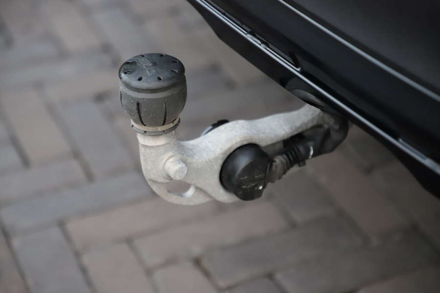 Mercedes-Benz GLC 300e AMG 4-Matic | 313PK | Pano | Keyless-go | Sfeerverlichting | Stuurwielverw. | Digital-light | Trekhaak | Distronic | 2024.