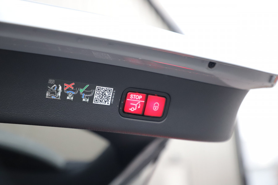 Mercedes-Benz GLC 300e AMG 4-Matic | 313PK | Pano | Keyless-go | Sfeerverlichting | Stuurwielverw. | Digital-light | Trekhaak | Distronic | 2024.