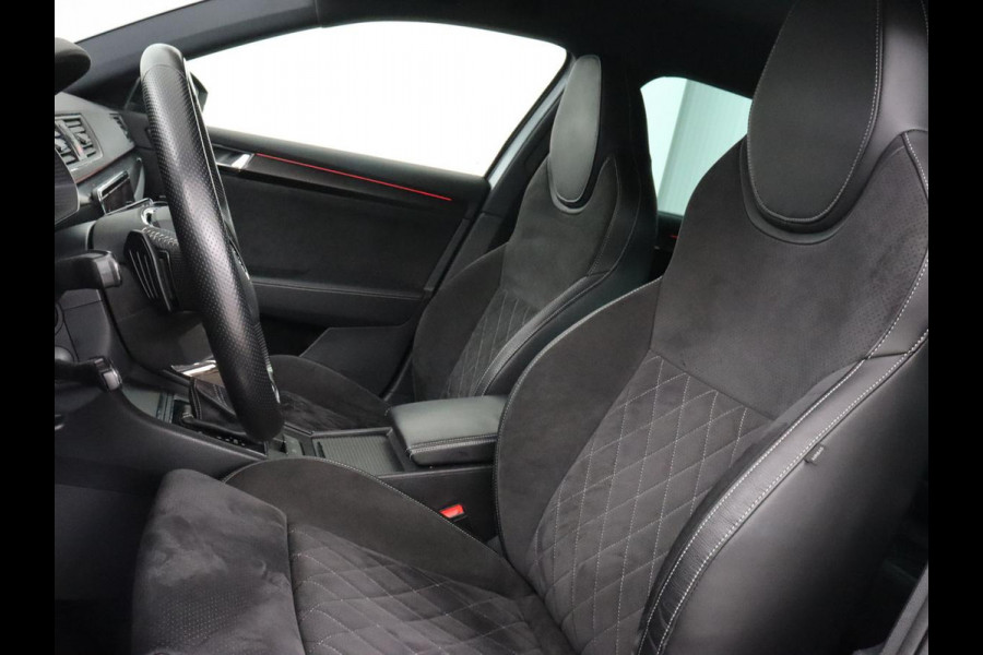 Škoda Superb 1.4 TSI iV Sportline | Trekhaak | 360 Camera | Achterbankverwarming | Adaptive cruise | Alcantara | Matrix LED | Carplay | Keyless | Sportstoelen | Memory | Navigatie | Stuurverwarming | PHEV | Plug In
