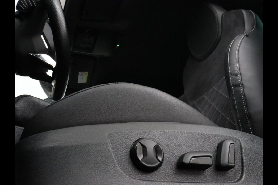 Škoda Superb 1.4 TSI iV Sportline | Trekhaak | 360 Camera | Achterbankverwarming | Adaptive cruise | Alcantara | Matrix LED | Carplay | Keyless | Sportstoelen | Memory | Navigatie | Stuurverwarming | PHEV | Plug In