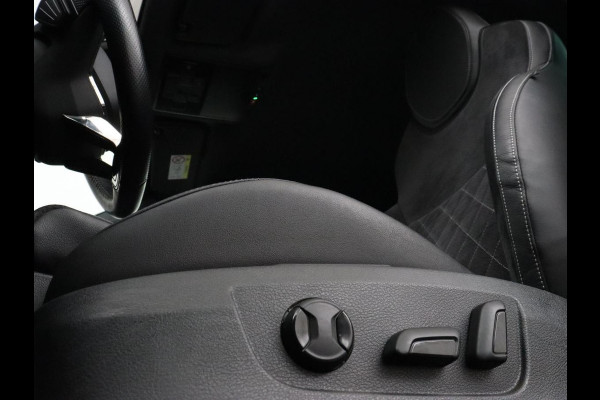 Škoda Superb 1.4 TSI iV Sportline | Trekhaak | 360 Camera | Achterbankverwarming | Adaptive cruise | Alcantara | Matrix LED | Carplay | Keyless | Sportstoelen | Memory | Navigatie | Stuurverwarming | PHEV | Plug In