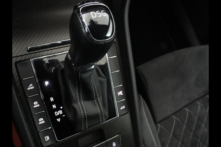 Škoda Superb 1.4 TSI iV Sportline | Trekhaak | 360 Camera | Achterbankverwarming | Adaptive cruise | Alcantara | Matrix LED | Carplay | Keyless | Sportstoelen | Memory | Navigatie | Stuurverwarming | PHEV | Plug In