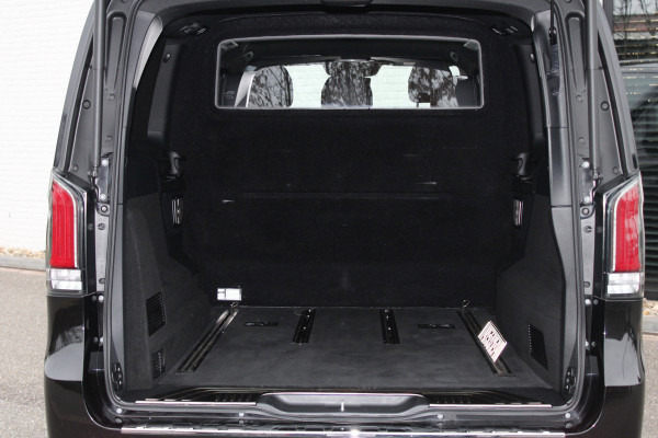 Mercedes-Benz V-Klasse 300d / XXL / 4-matic / DC / AMG / Burmester / Elec Stoelen / Vol Opties / NIEUWSTAAT