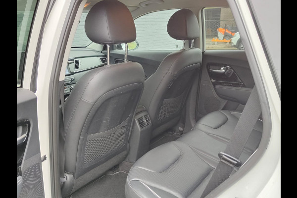 Kia e-Niro Executive 64kWh SOH 100% Leer Elek.Stoel+Memory Warmtepomp Pdc Navi Ecc Camera Apple Carplay Android Auto Stoelverwarming+Koeling Stuurverwarming Lmv Privacy Glas DAB Vess Lane Assist Blind Spot 1e Eigenaar Origineel Nederlandse Auto Zeer compleet!